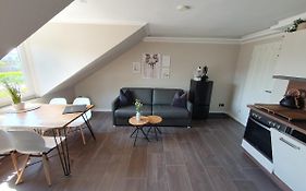 Neumühler Hof- Gemütliche Wohnung Lenia Parkplätze und Kongresshalle in der Nähe
